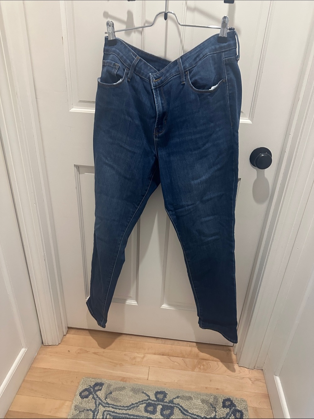 Old Navy Women's Straight Leg Jeans in Dark Blue Wash